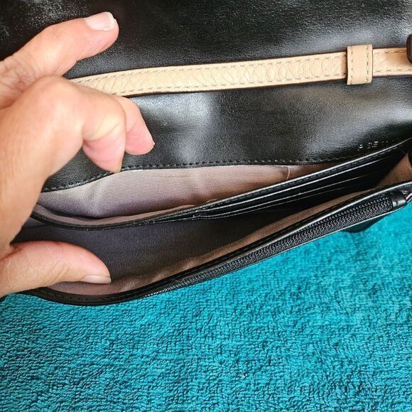 Marc Jacobs Tan Leather Crossbody Bag, SALE! - Picture 6 of 8